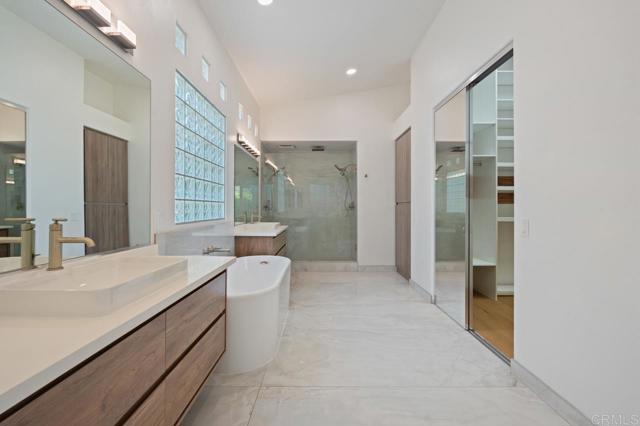 Detail Gallery Image 35 of 75 For 2327 Falkirk Row, La Jolla,  CA 92037 - 3 Beds | 3/1 Baths