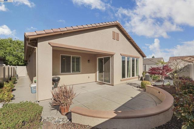 2961 Clear Point Way, Manteca CA: https://media.crmls.org/mediaz/10150c36-ef92-464c-844d-c39900b1e846.jpg