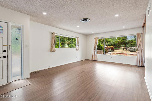 15546 Olden Street, Sylmar CA: https://media.crmls.org/mediaz/101511aa-935a-4540-92b1-444e166a935b.jpg