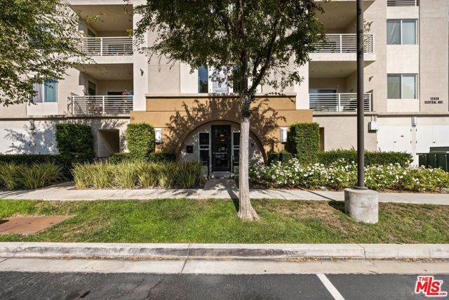 12920 Central Avenue, Hawthorne, California 90250, 2 Bedrooms Bedrooms, ,2 BathroomsBathrooms,Condominium,For Sale,Central,24426236