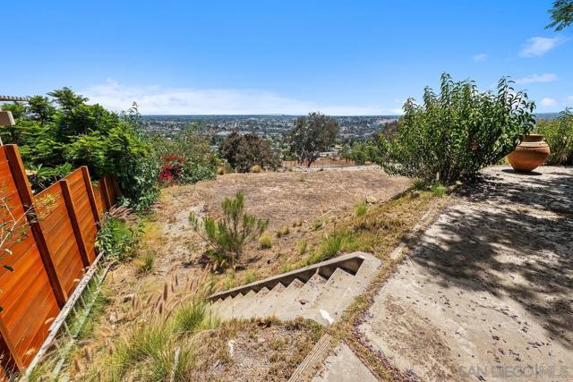 6371 Dwane Ave, San Diego CA: https://media.crmls.org/mediaz/1015a060-265d-432f-b17d-a13b6af775e2.jpg