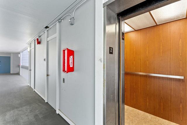 22130 E Cliff Drive, Santa Cruz CA: https://media.crmls.org/mediaz/101691dc-0794-47d2-90b3-09c3a5a90ce9.jpg