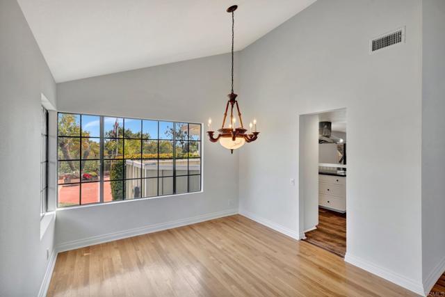 1211 Countrywood Lane, Vista CA: https://media.crmls.org/mediaz/1016e85b-ae3a-47f6-80e6-86f18b15767b.jpg