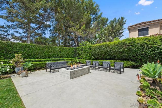 50 Whitehall, Newport Beach CA: https://media.crmls.org/mediaz/1016f71f-e603-46a4-8012-c2cf2ace0af4.jpg