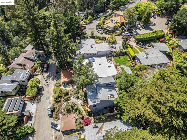 6815 Paso Robles Dr, Oakland CA: https://media.crmls.org/mediaz/10174d61-e54d-4e5a-aea6-1d44beb651ab.jpg