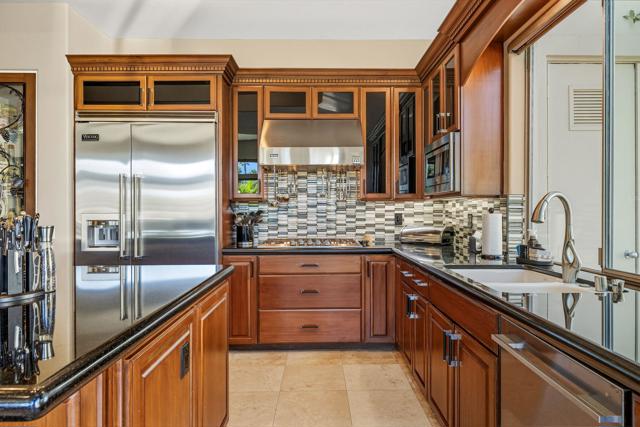 334 Crest Lake Drive, Palm Desert, CA 92211