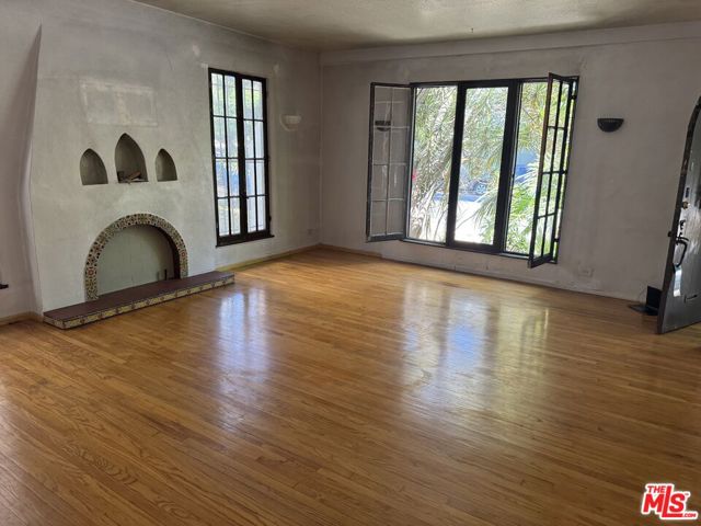 1531 Silver Lake Boulevard, Los Angeles CA: https://media.crmls.org/mediaz/1017c67d-0203-4479-8de3-35b247cd3bd0.jpg