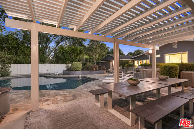 6002 Jumilla Avenue, Woodland Hills CA: https://media.crmls.org/mediaz/101862c0-db74-4364-beab-61fccb9ca17a.jpg