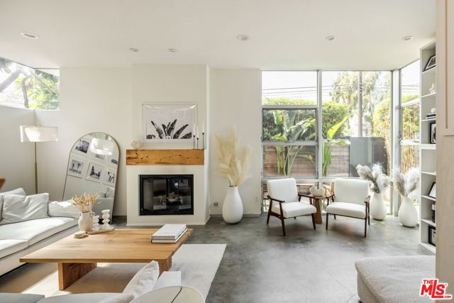 844 California Avenue photo 4