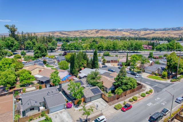 33 Hayes Avenue, San Jose CA: https://media.crmls.org/mediaz/101a3e50-911e-4c56-a750-41945c79f633.jpg