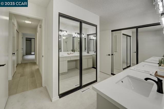 3350 Rossmoor Pkwy, Walnut Creek CA: https://media.crmls.org/mediaz/101a4dbc-1af1-418a-a256-9135b5ff1f0a.jpg