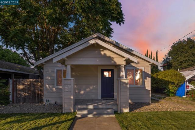 325 N 3rd Ave, Oakdale CA: https://media.crmls.org/mediaz/101abbf7-08b3-4c64-9f88-91096e1d9393.jpg