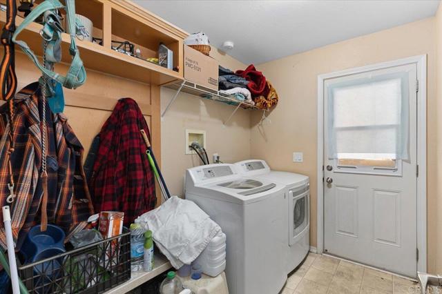 718 Sycamore Avenue, Vista CA: https://media.crmls.org/mediaz/101aeb2f-8d5b-4a44-8278-3fabb94cbbfe.jpg