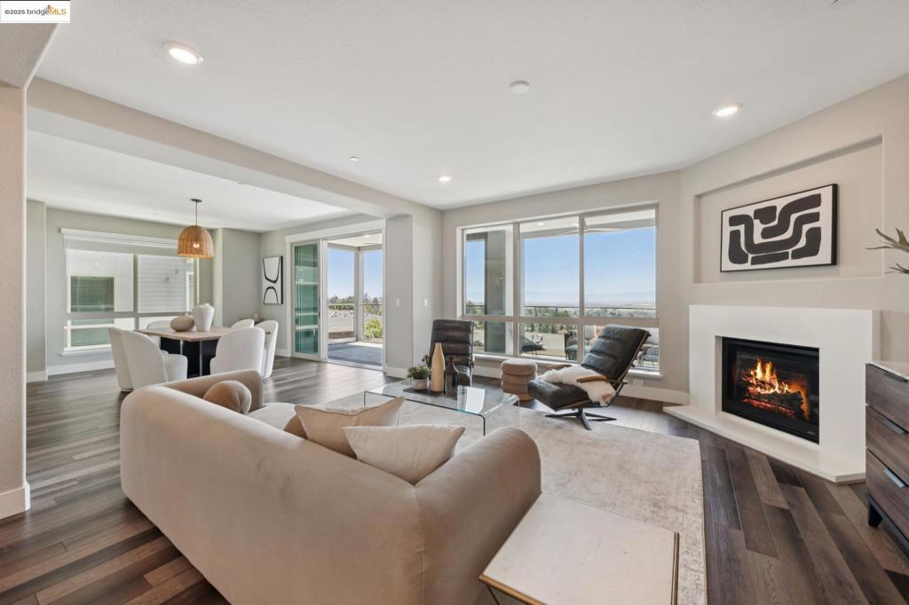 6757 Skyview Dr