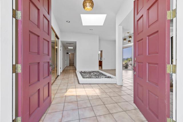 1091 Valley View Court, Los Altos CA: https://media.crmls.org/mediaz/101b1d1d-a5f5-47a1-9675-6591d26e137d.jpg
