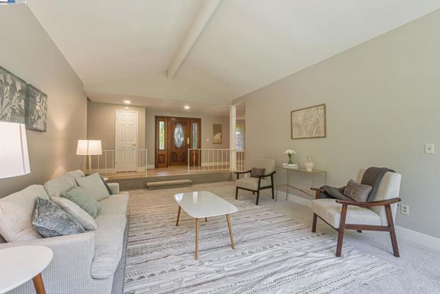 36 Barcelona Ct, Danville CA: https://media.crmls.org/mediaz/101b58f1-b544-421c-836a-9d9d0b96fed7.jpg