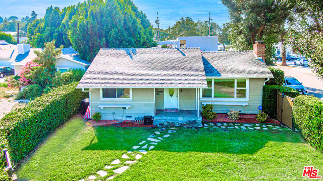 5353 Don Pio Drive, Woodland Hills CA: https://media.crmls.org/mediaz/101bd560-d9e2-486a-9e04-5e30f8a489e9.jpg
