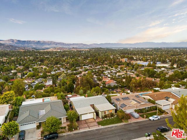 23699 Sandalwood Street, West Hills CA: https://media.crmls.org/mediaz/101be2bd-1ba5-4954-9373-b5af9a96d039.jpg