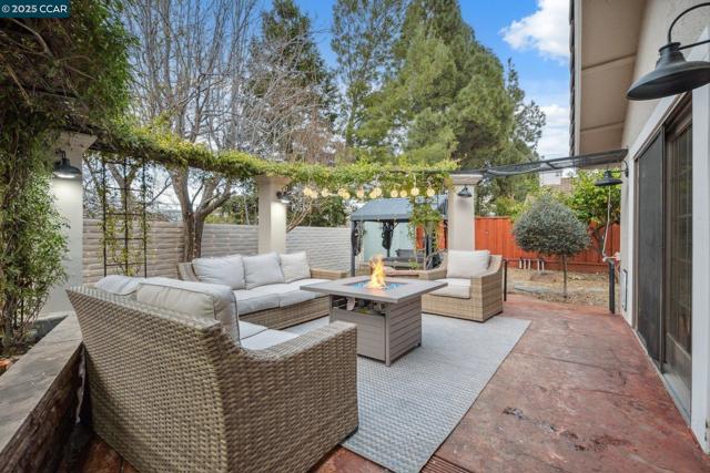 5497 Silver Sage Ct, Concord CA: https://media.crmls.org/mediaz/101bf0e6-c2c6-4e6f-8541-cd57f246e997.jpg