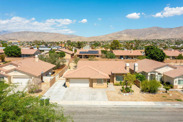 65866 Estrella Avenue, Desert Hot Springs CA: https://media.crmls.org/mediaz/101d3b2d-87e7-4c48-af33-e30a7e57148f.jpg