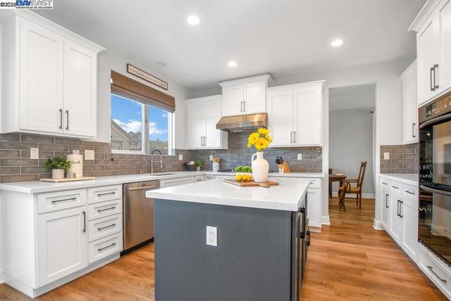 632 Dickinson Ct, Discovery Bay CA: https://media.crmls.org/mediaz/101d599c-b557-4f7d-ae89-44922ca2fb89.jpg