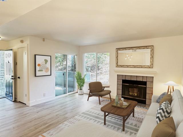 Image 2 of 22 For 700 Canyon Oaks Dr  B