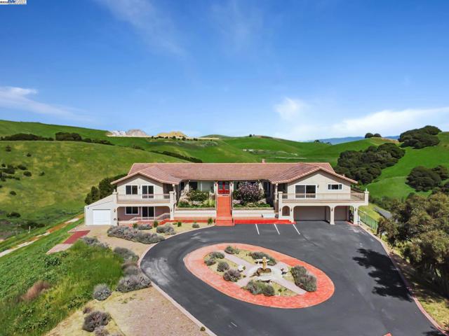 41794 Vargas Rd, Fremont CA: https://media.crmls.org/mediaz/101e731d-cea2-4696-acd8-db9da210a62d.jpg