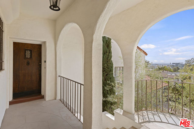 6856 Los Altos Place, Los Angeles CA: https://media.crmls.org/mediaz/101eb3fe-7322-414c-895b-fbc93b41dbcd.jpg