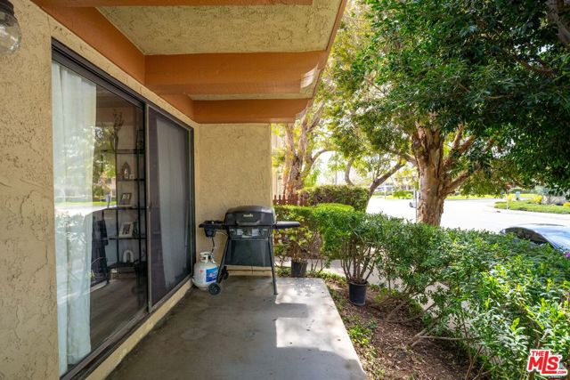 586 Rosewood Avenue photo 4