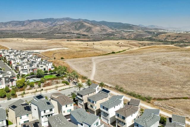2056 Callisto Terrace, Chula Vista CA: https://media.crmls.org/mediaz/101fa398-7bc1-444b-8bea-37c9a37ec4cc.jpg