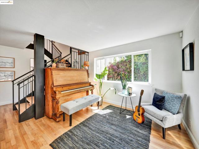 336 Washington Ave, Richmond CA: https://media.crmls.org/mediaz/101fc6c4-3539-4130-8ace-e74c21e66168.jpg