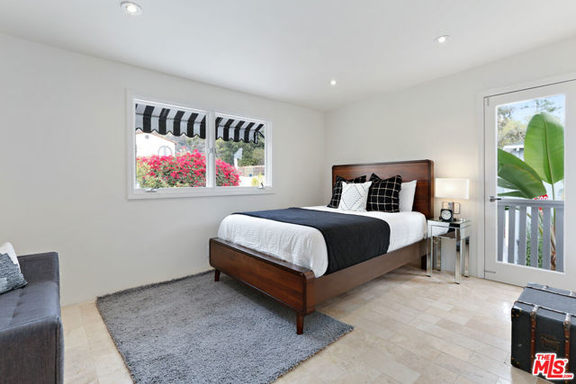 6240 Mulholland Highway, Los Angeles CA: https://media.crmls.org/mediaz/10211001-12ac-40a2-9b58-799a44fb3d58.jpg