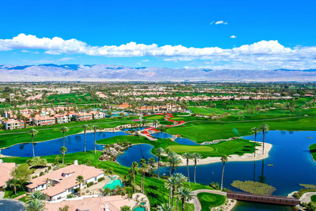 51173 Marbella Court, La Quinta CA: https://media.crmls.org/mediaz/10217623-be6d-4a87-8e7e-bc8876d835e2.jpg