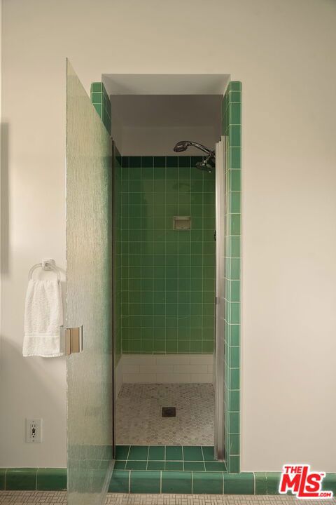 https://media.crmls.org/mediaz/102234c5-6c6d-4c9e-9bef-3c730937fe99.jpg?preset=X-Large