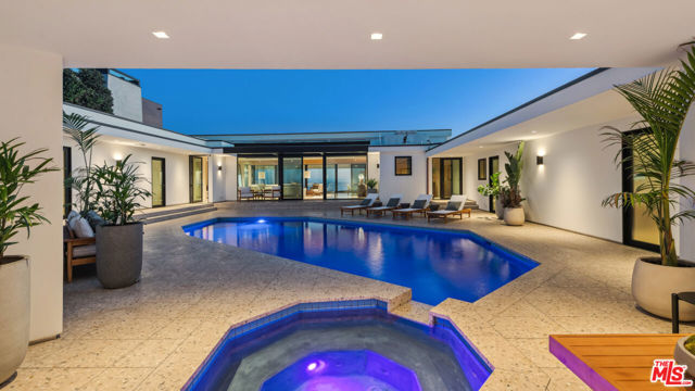 31388 Broad Beach Road, Malibu CA: https://media.crmls.org/mediaz/10226239-3811-48d0-a64d-97ba2682a852.jpg