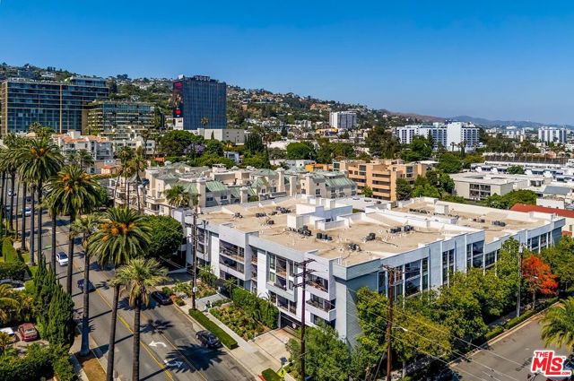 906 N Doheny Drive, West Hollywood CA: https://media.crmls.org/mediaz/10229630-81dc-47f2-9347-27db91c62512.jpg