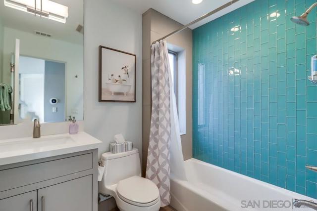 1016 1st St, Coronado CA: https://media.crmls.org/mediaz/102345eb-4755-4f13-9ce0-76e4cbd30543.jpg