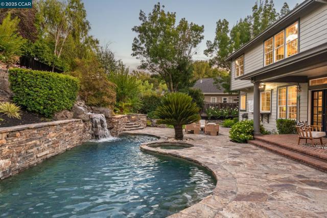 51 Brightwood Cir, Danville CA: https://media.crmls.org/mediaz/10236198-0fa7-48bb-bd89-61a20ccde797.jpg