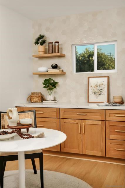 1900 W 41St St, Los Angeles CA: https://media.crmls.org/mediaz/1023b0da-2ff4-4439-963e-9fee89903ada.jpg