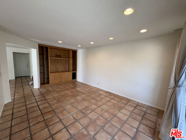 24715 Calle Largo, Calabasas CA: https://media.crmls.org/mediaz/102508b0-10d8-4f2b-82e5-a4d87dccbd25.jpg