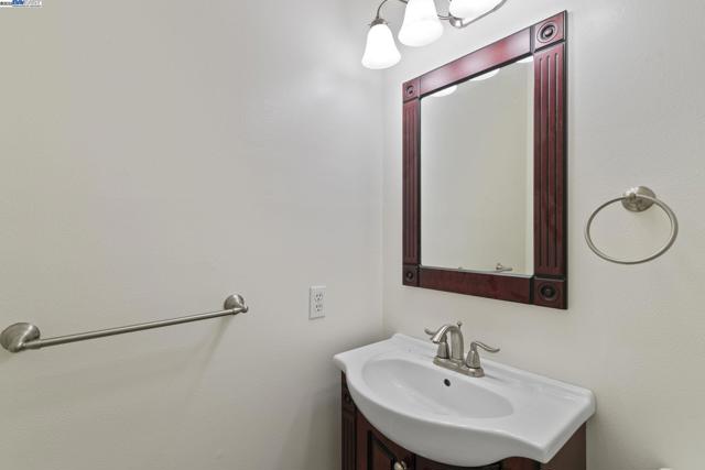 1927 Foxswallow Cir, Pleasanton CA: https://media.crmls.org/mediaz/10258852-021a-4566-a649-3152f8c75610.jpg
