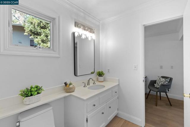 120 Heritage Oaks Pl, Alamo CA: https://media.crmls.org/mediaz/1026a583-15a1-4d35-aaa8-f2360baa96ea.jpg