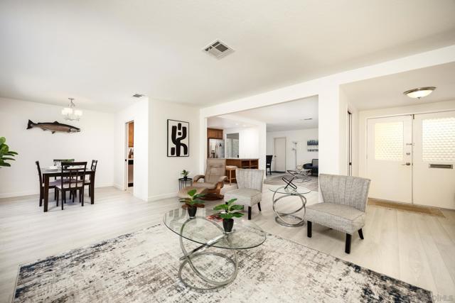 12466 Senda Rd, San Diego CA: https://media.crmls.org/mediaz/1026c0bb-c6c6-49df-99c6-93512b131cfe.jpg