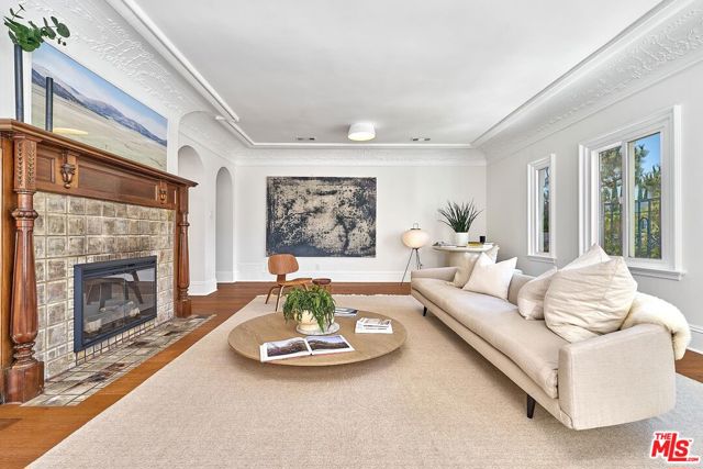 322 S Kingsley Drive, Los Angeles CA: https://media.crmls.org/mediaz/1026e042-2f24-4c44-bd43-ac73f44e714e.jpg