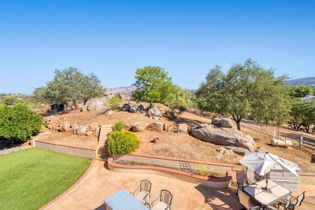 2173 Twisted Oak Ln Lane, Alpine CA: https://media.crmls.org/mediaz/1026f77f-76ea-4334-be8d-7feaf6e9cad6.jpg