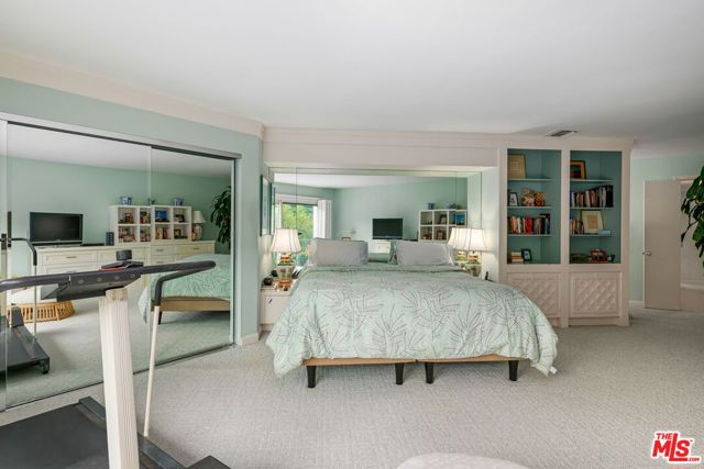 17152 Avenida De Santa Ynez, Pacific Palisades CA: https://media.crmls.org/mediaz/10272f4e-1786-4bdc-aade-7b327bcfb9b7.jpg