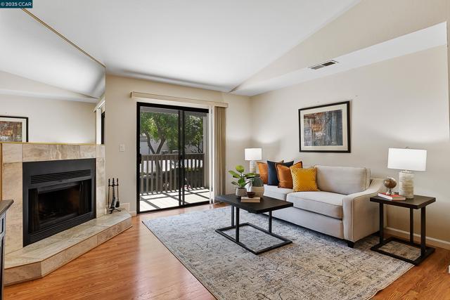 1383 Hull Ln, Martinez CA: https://media.crmls.org/mediaz/10276308-c8d2-43f2-90b4-f2e8bb637b28.jpg
