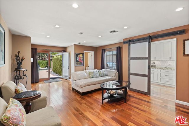 5324 Irvine Avenue, Valley Village CA: https://media.crmls.org/mediaz/1027c275-83ec-4926-a753-b312c1253360.jpg