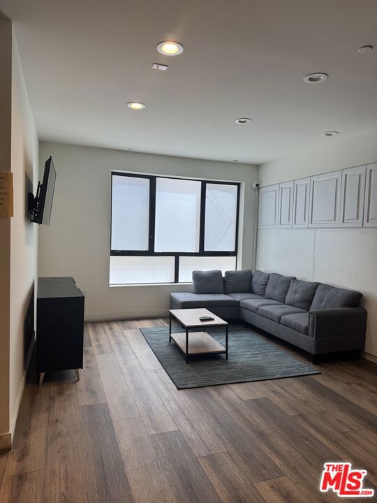 919 S Harvard Boulevard, Los Angeles CA: https://media.crmls.org/mediaz/1027d8b6-2ff1-40fa-80f5-af303d741c00.jpg