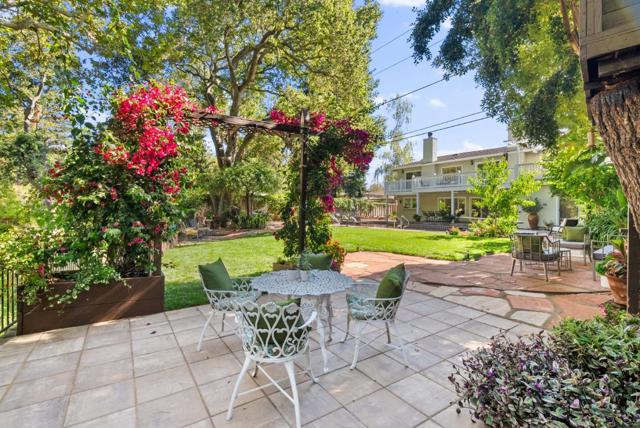 10500 Creston Drive, Los Altos CA: https://media.crmls.org/mediaz/1027e16b-cac8-464d-97c0-26177fedc159.jpg